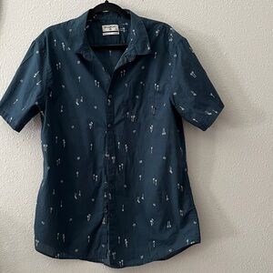 Billabong Men’s Blue Tropical Short-Sleeve Button-Down Shirt 
100% Cotton
Sz XL